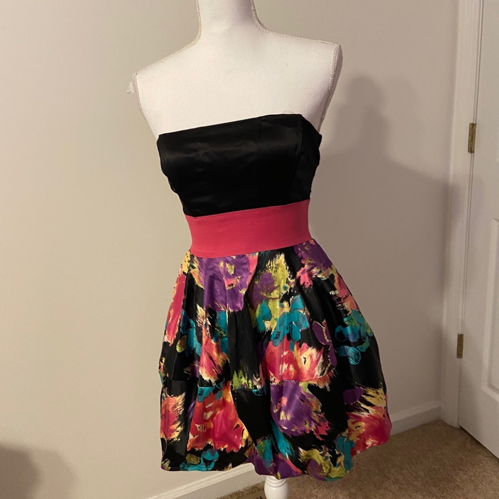 BNWT SATIN STRAPLESS DRESS